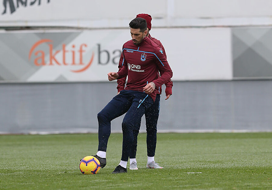 Durumu merak edilen Jose Sosa, kadroya dahil edildi.
