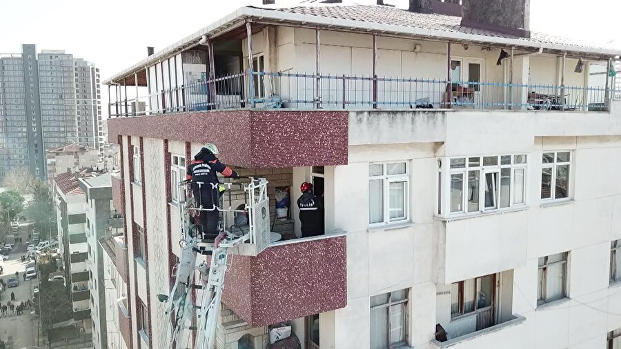 Kartal’da çöken binanın yakınında bulunan 10 katlı Yunus Apartmanı da boşaltıldı.
