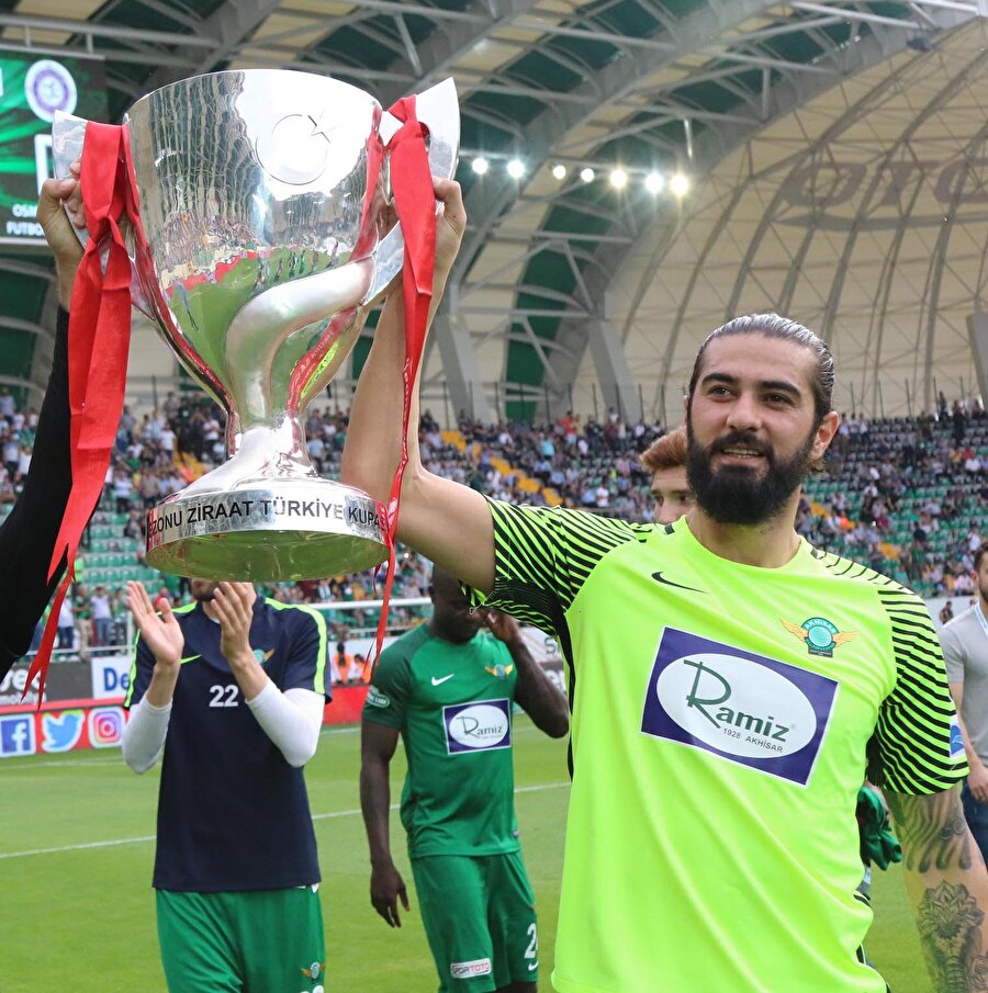 Fatih Öztürk, Akhisarspor formasıyla kupa başarısına imza atmıştı.