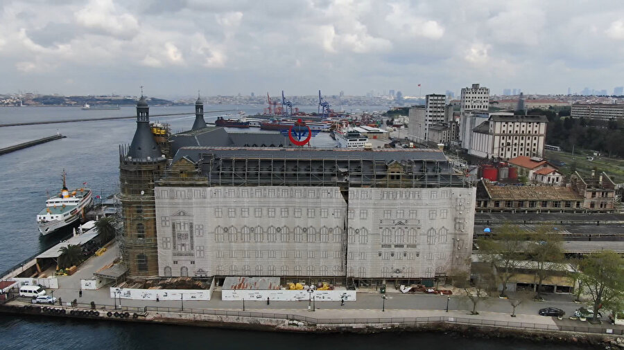 Haydarpaşa Garı'ndaki tadilat ve restorasyon işlemleri havadan görüntülendi.