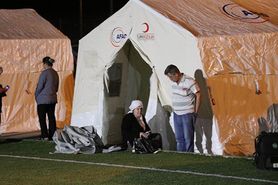 Denizli merkezli 6,0 büyüklüğündeki deprem, Ege ve Akdeniz'i salladı