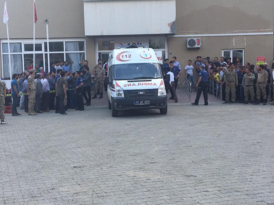 Bitlis'te minibüs şarampole yuvarlandı.