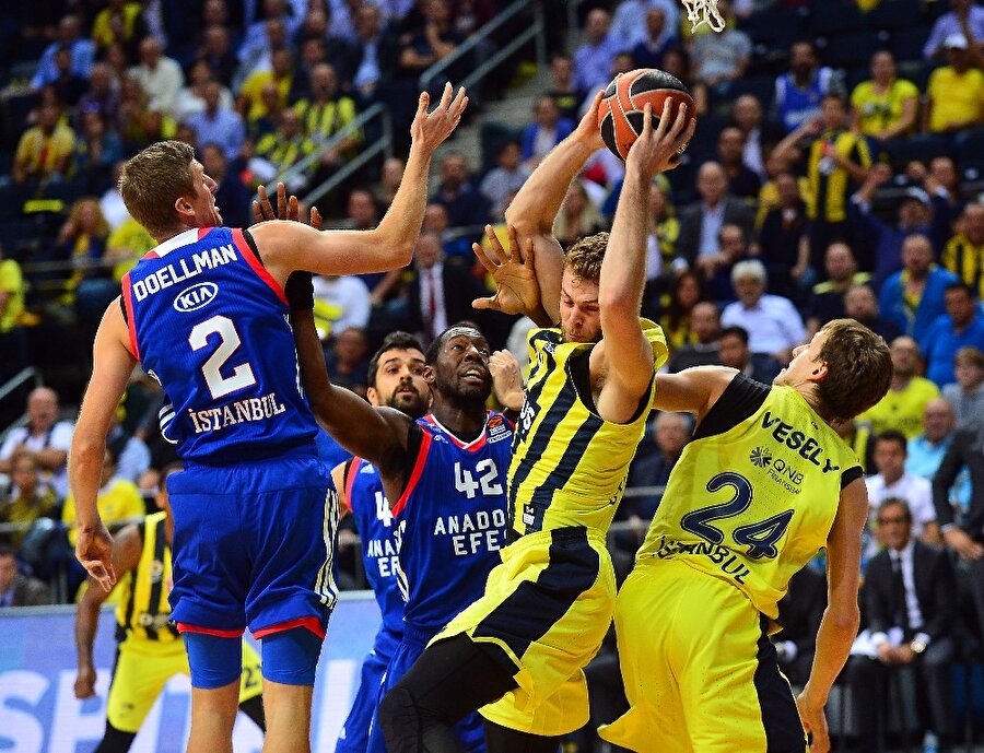 Avrupa'da Türk derbisi Fenerbahçe Doğuş'un