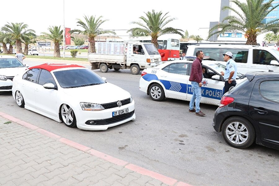 Modifiyeli araca 301 lira ceza yazıldı.