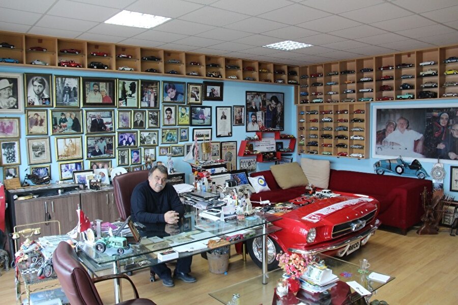 Hun'un odasında 806 otomobil maketi bulunuyor.