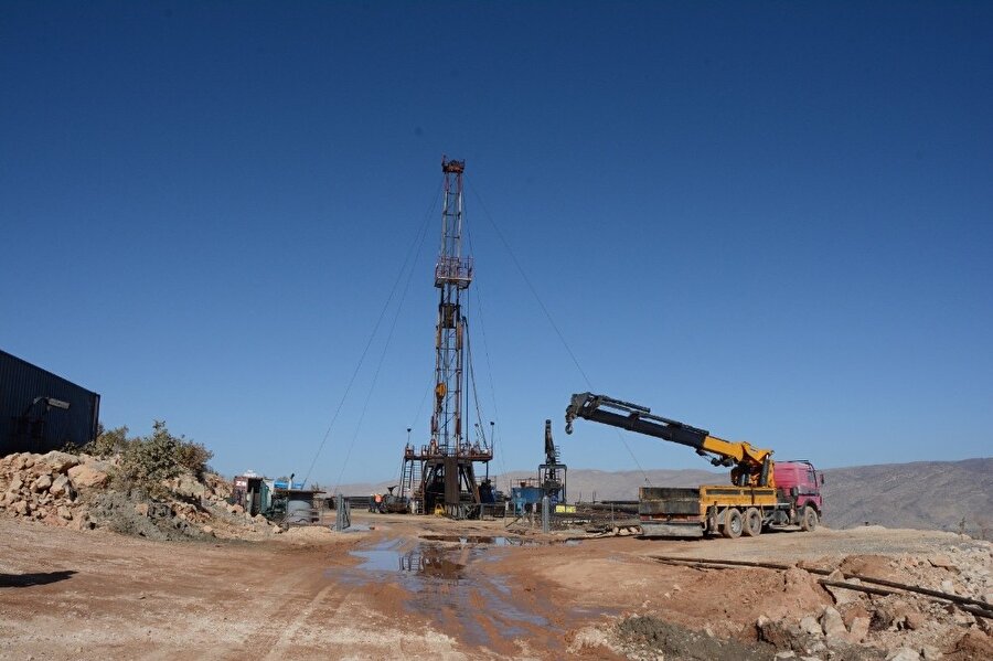 Siirt'ten petrol fışkırıyor.