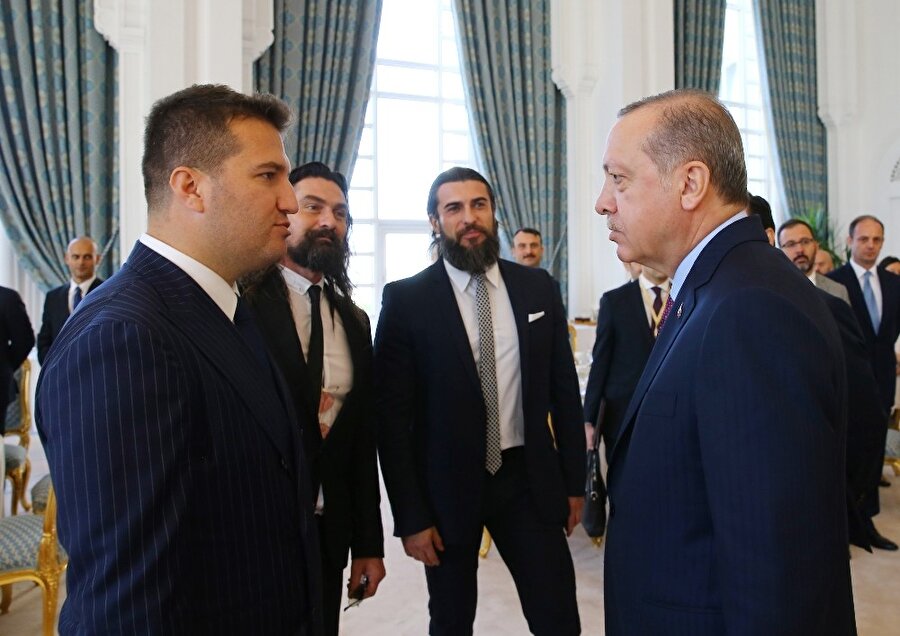 Erdoğan, Diriliş Ertuğrul oyuncularıyla sohbet etti.