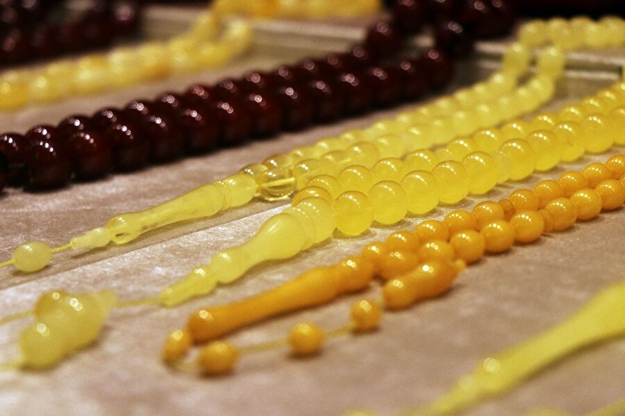 Tespih çekmenin kalbi rahatlattığını, ritmi düzenlediğini, stresi aldığını belirtiyorlar.