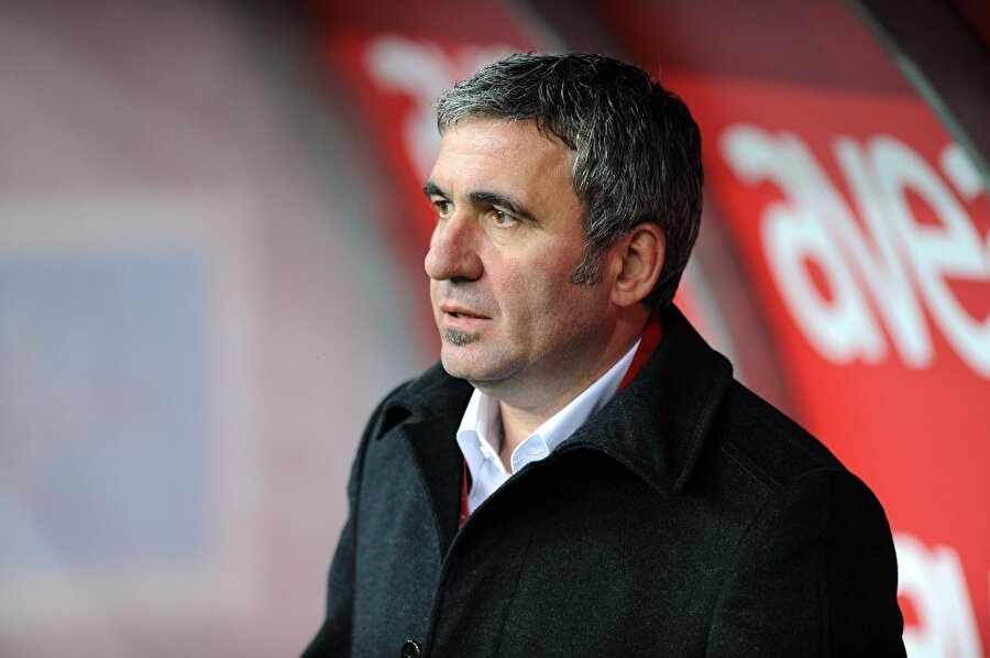 Hagi'ye Romanya’da büyük onur