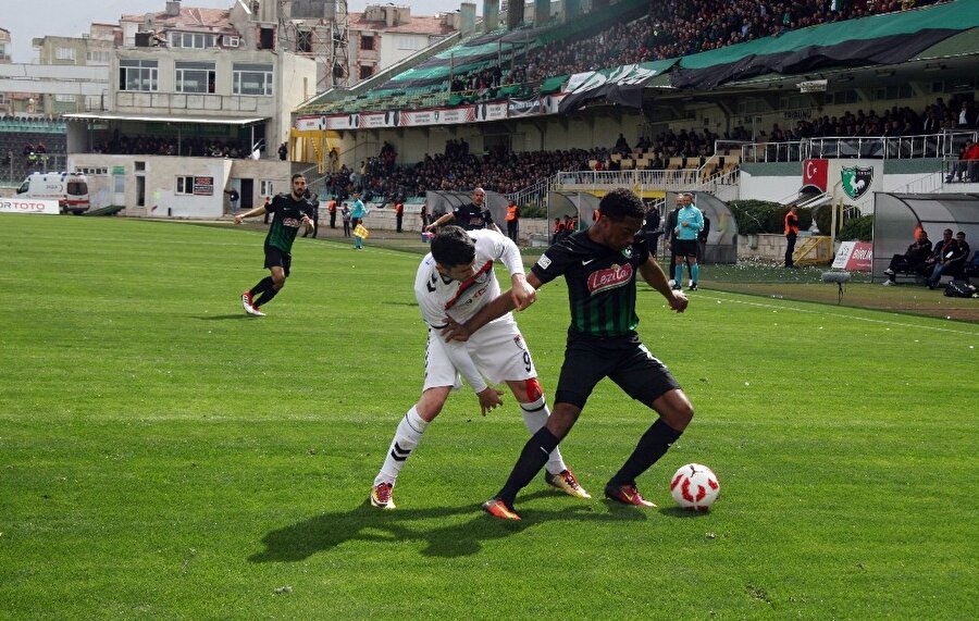 Denizlispor - Manisaspor maçından bir kare.