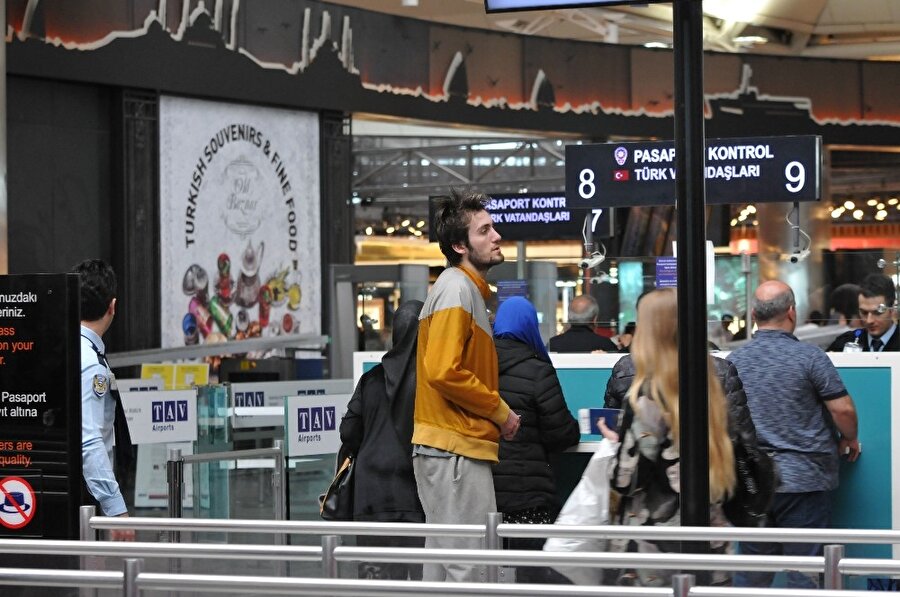 Eski basketbolcu artık havalimanında yaşıyor  