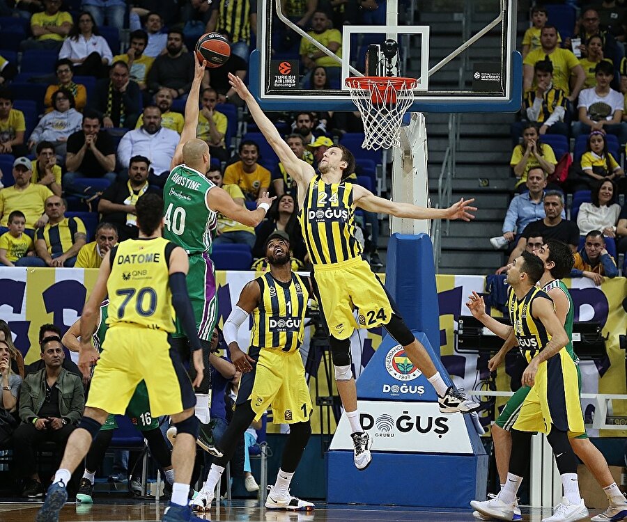 Fenerbahçe - Unicaja Malaga maçından bir kare.