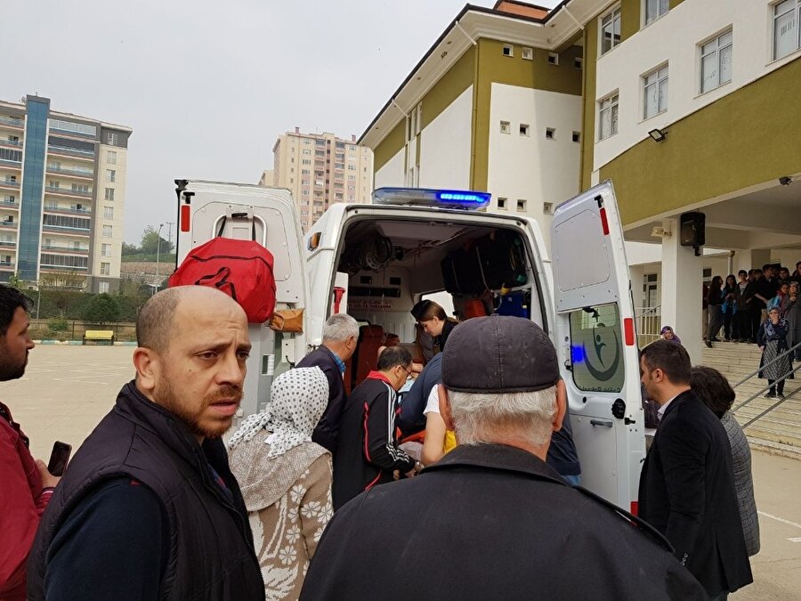 Bursa'da polis memuru olan veli okulda dehşet saçtı.