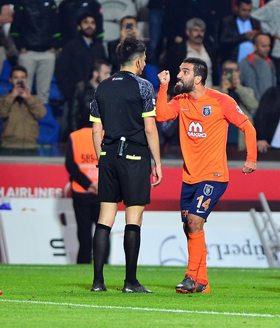 Arda Turan tarihi cezayla karşı karşıya.