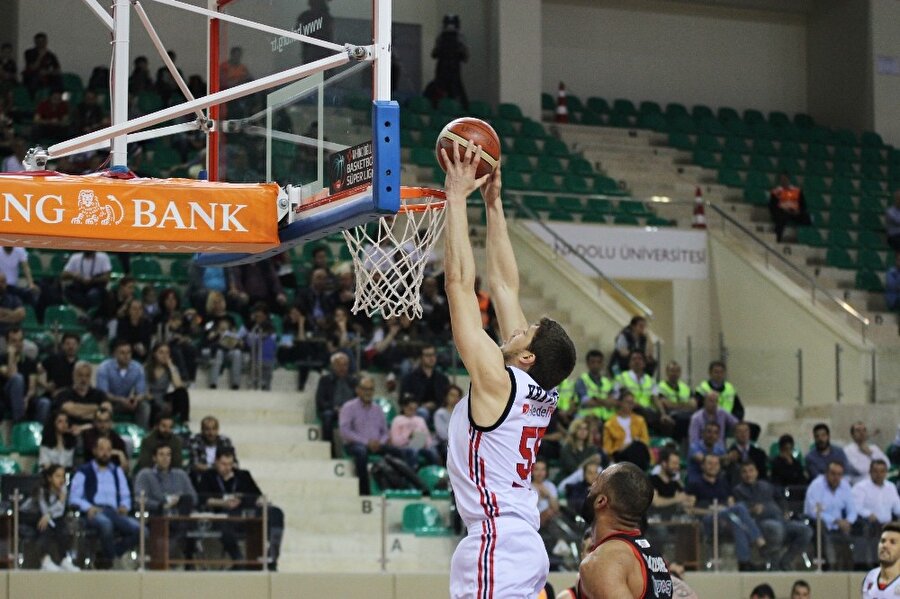 Uşak Sportif, TBL'den çekildiğini açıkladı.