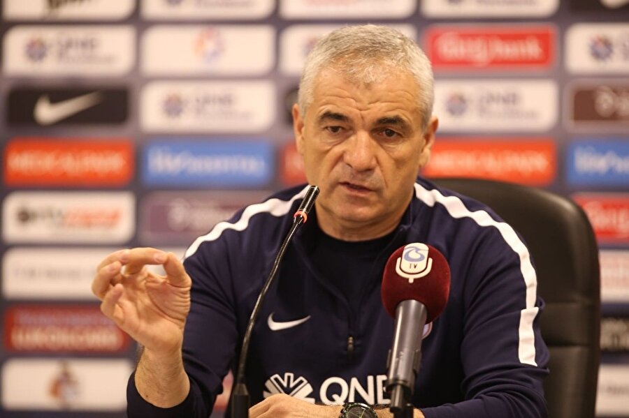Rıza Çalımbay'a, İsviçre Süper Lig ekiplerinden Lugano transfer teklifinde bulundu.
