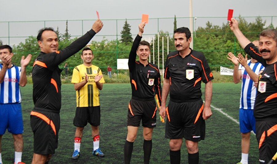 Hakeme kırmızı kart gösterildi.