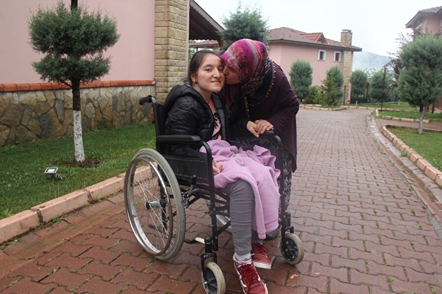 'Bana mutluluğu anlat deseler, annem yaşıyor der susarım'