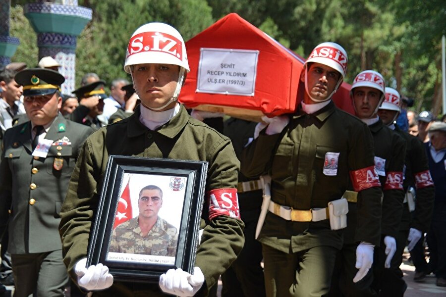 Şehidimiz Recep Yıldırım’ın cenazesi memleketi Tokat’ın Erbaa ilçesinde son yolculuğuna uğurlandı.