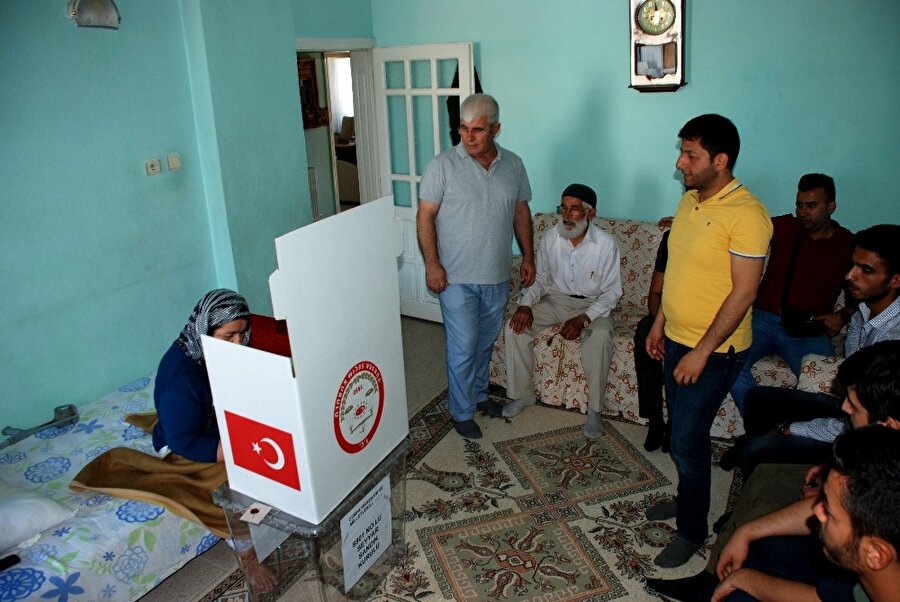 Sandıklar seçmenlerin ayağında