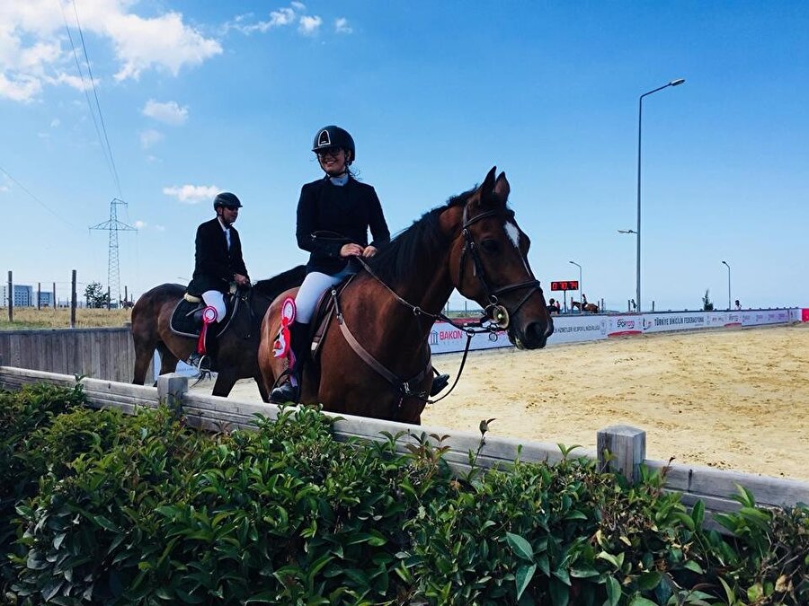 İlk kez Samsun'da düzenlenen Engel Atlama Binicilik yarışmasında nefesler kesildi.