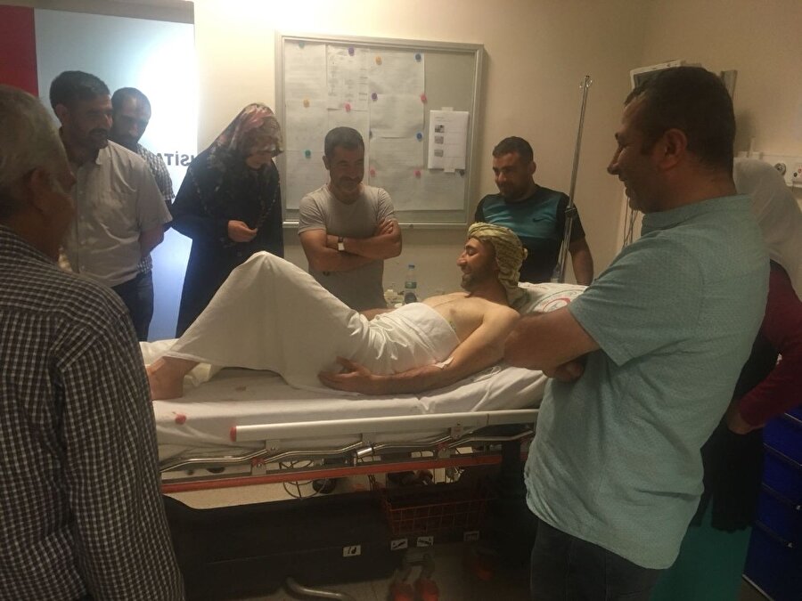 Muş’un Varto ilçesindeki Leylek Yaylası’na pikniğe giden Mehmet Koçhan ve arkadaşı ayı saldırısına uğradı.