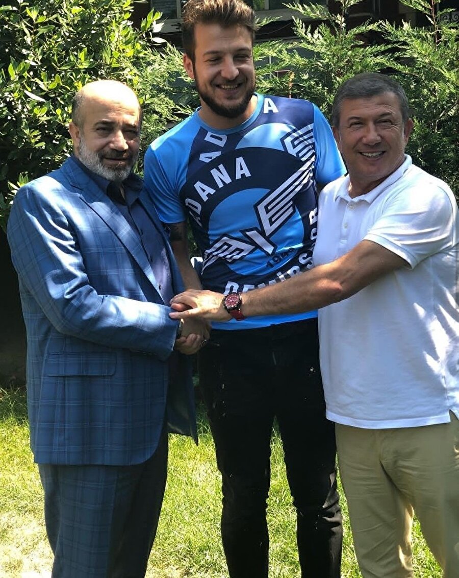 Sezon başında büyük umutlarla transfer edilen Batuhan Karadeniz, kulüp başkanı Murat Sancak ile birlikte objektiflere poz verdiler.