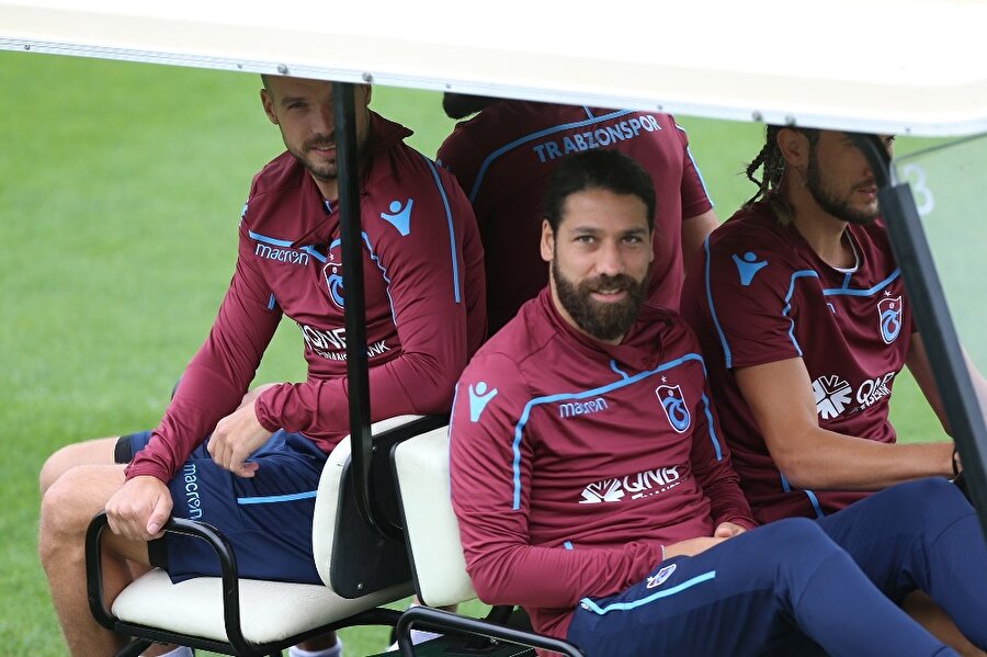 Olcay Şahan bordo-mavili forma ile bu sezon tüm kulvarlarda çıktığı 14 maçta 1 gol kaydetti.