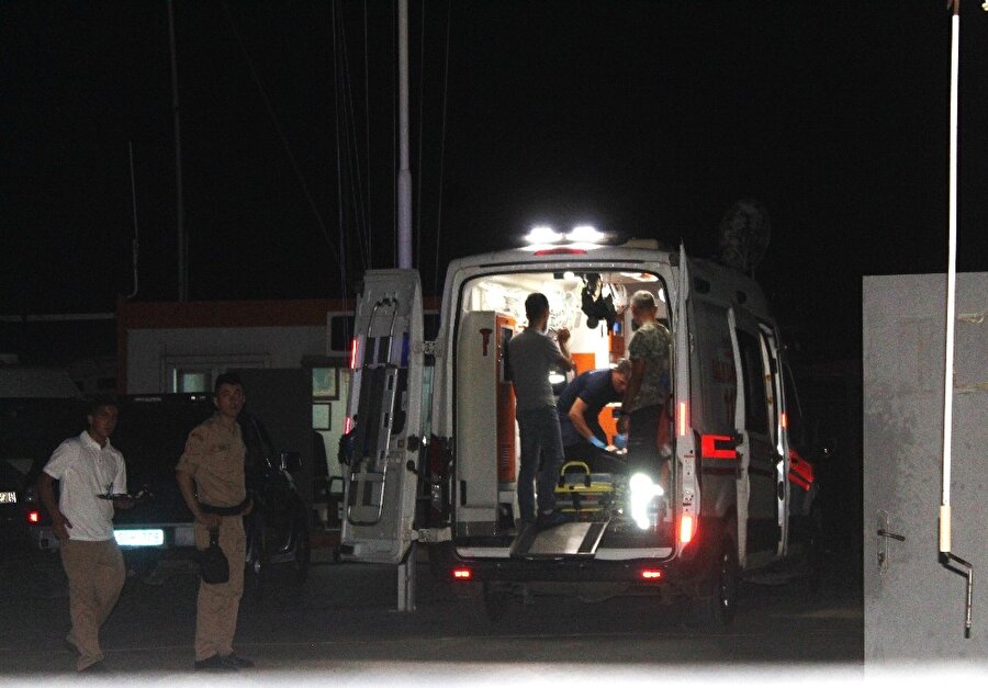 Ayvalık ilçesinden yasa dışı yollarla Yunanistan’a gitmek isteyen ve FETÖ mensubu oldukları iddia edilen 16 kişinin içinde bulunduğu şişme bot alabora oldu.
