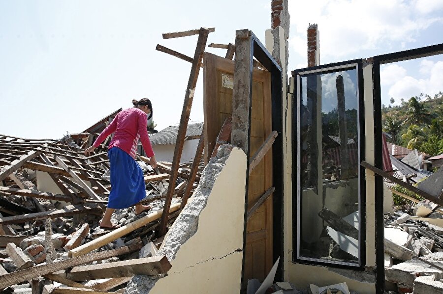 Endonezya’da geçtiğimiz pazar günü 9.6 büyüklüğünde gelen depremde ölenlerin sayısının 387’ye yükseldiği yaralananların sayısının da 13 bin olduğu kaydedildi.