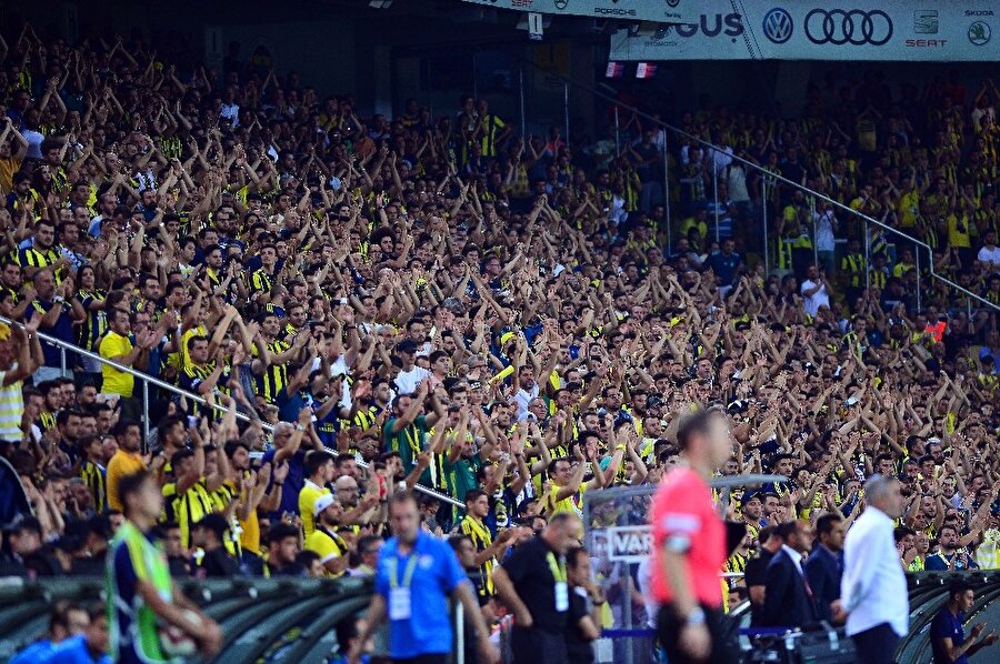 Fenerbahçe'nin yeni transferi Barış Alıcı, Bursaspor karşılaşmasındaki performansıyla sarı lacivertli camiayı heyecanlandırdı.