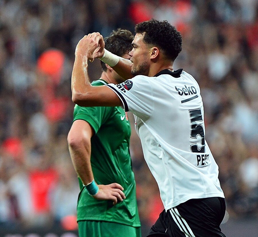 Pepe bu sezon Süper Lig'de ilk golünü attı.