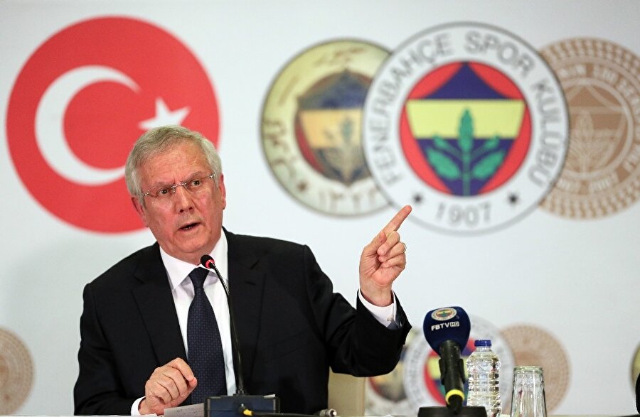 Aziz Yıldırım, başkanlığı döneminde basın toplantısı gerçekleştiriyor.