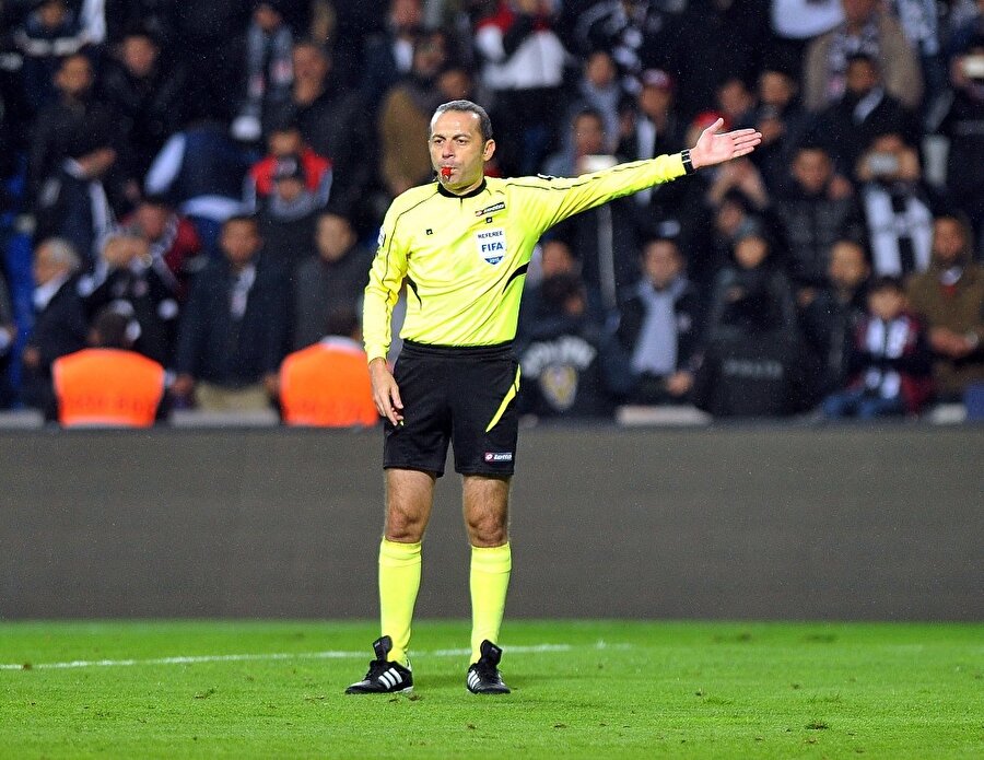 Cüney Çakır, Süper Lig'deki 300. maçına çıkıyor.