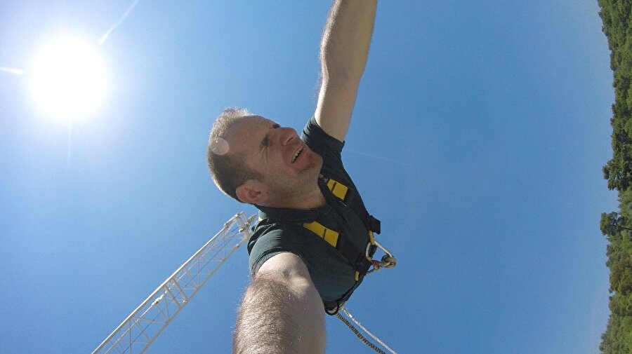 Görme engelli öğretmenin bungee jumping heyecanı