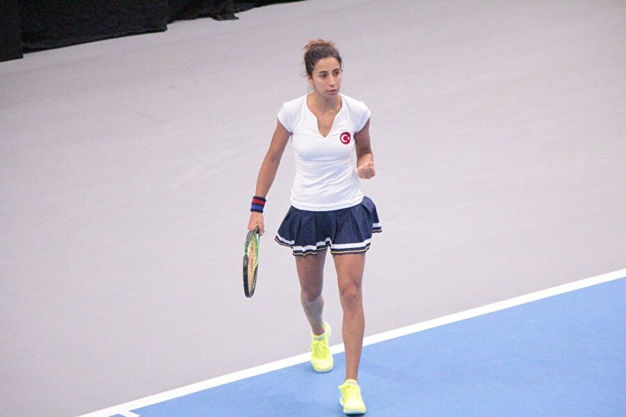 Çağla Büyükaçay ITF turnuvasına ilk turdan veda etti.