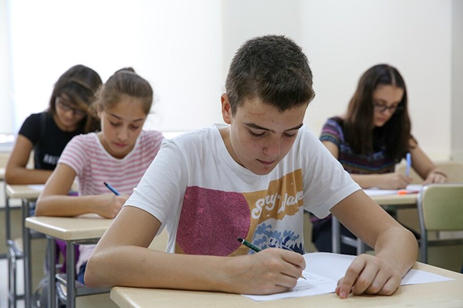 LGS sınavına hazırlıkta büyük önemi olan örnek soru kitapçıklarının ikincisi MEB tarafından yayımlandı.