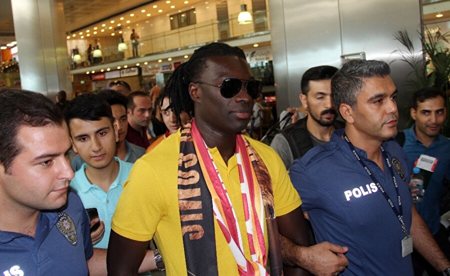 Gomis İstanbul'dan ayrıldı. Çok fazla sayıda taraftar Gomis'i havaalından çoşkuyla uğurladı.