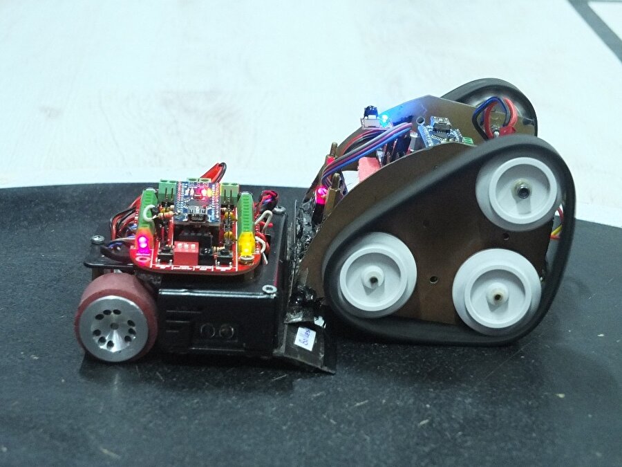 Kavgadan trafik işaretlerine: Robot araç eğitimleri Gönen'de başlıyor!
​
