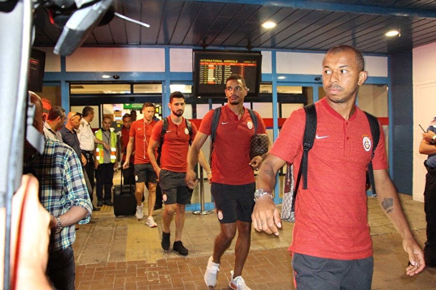 Galatasaray, Trabzonspor ile oynayacağı maç için Tranzon'a gitti.