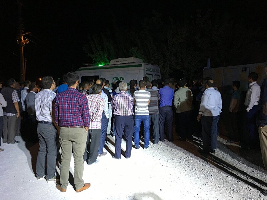 Tüfek seslerini duyan komşular durumu sağlık ve jandarma ekiplerine bildirdi.