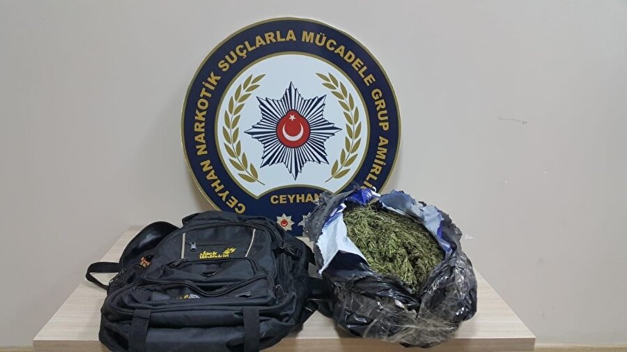 Çantanın sahibi U.K. gözaltına alındı.