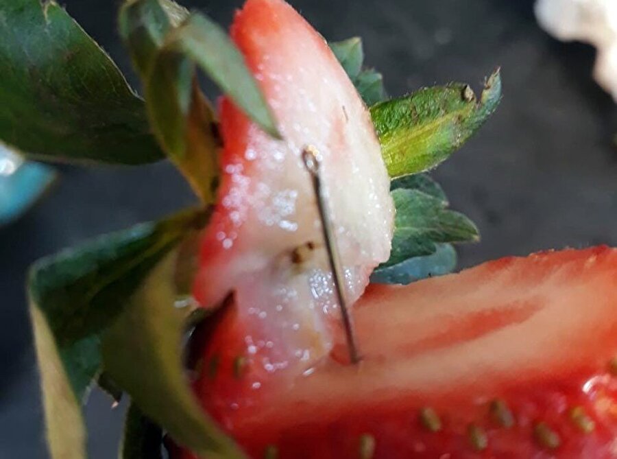 Avustralya'da çileklerin içine iğne koyan çocuk suçunu itiraf etti.