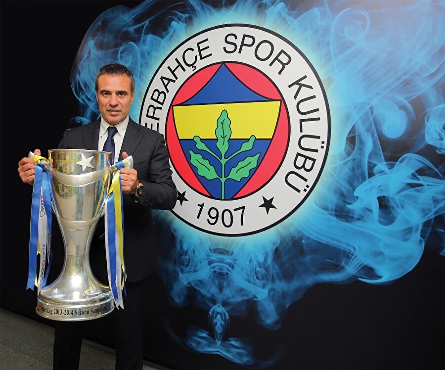 Son dönemde sarı lacivertli camiada 'Ersun Yanal' sesleri yükselmişti. Fenerbahçe, en son şampiyonluğunu tecrübeli teknik adamın yönetiminde kazanmıştı.