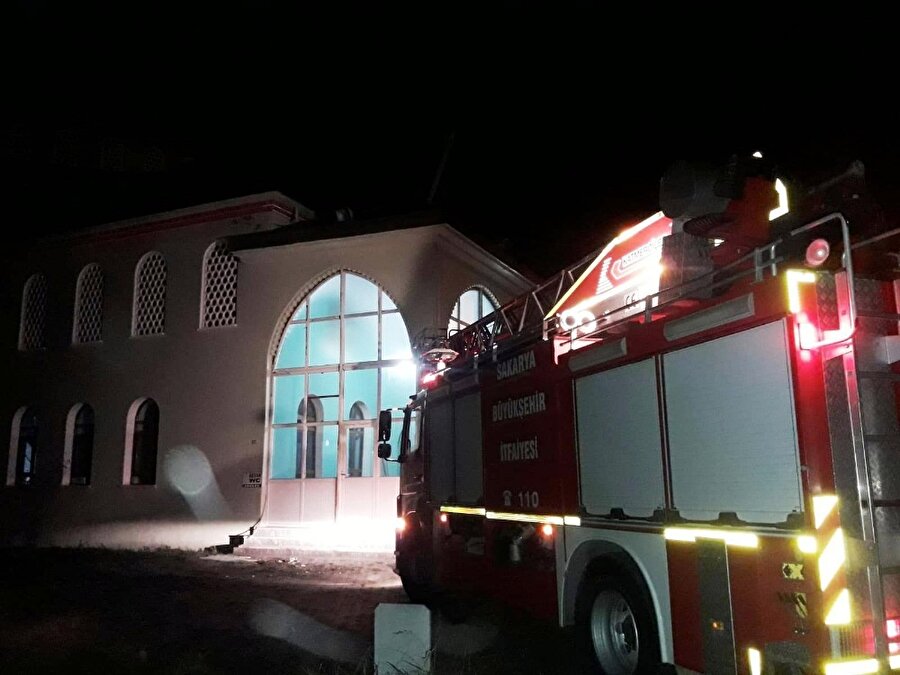 İtfaiye kubbede mahsur kalan imamı merdivenle kurtardı
