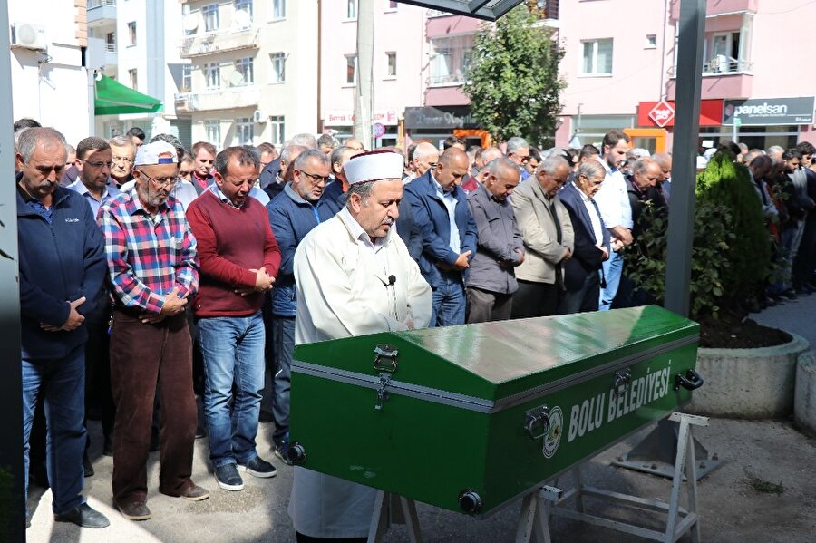 Ahmet Şefik Çeşmecioğlu, son yolculuğuna uğurlandı.