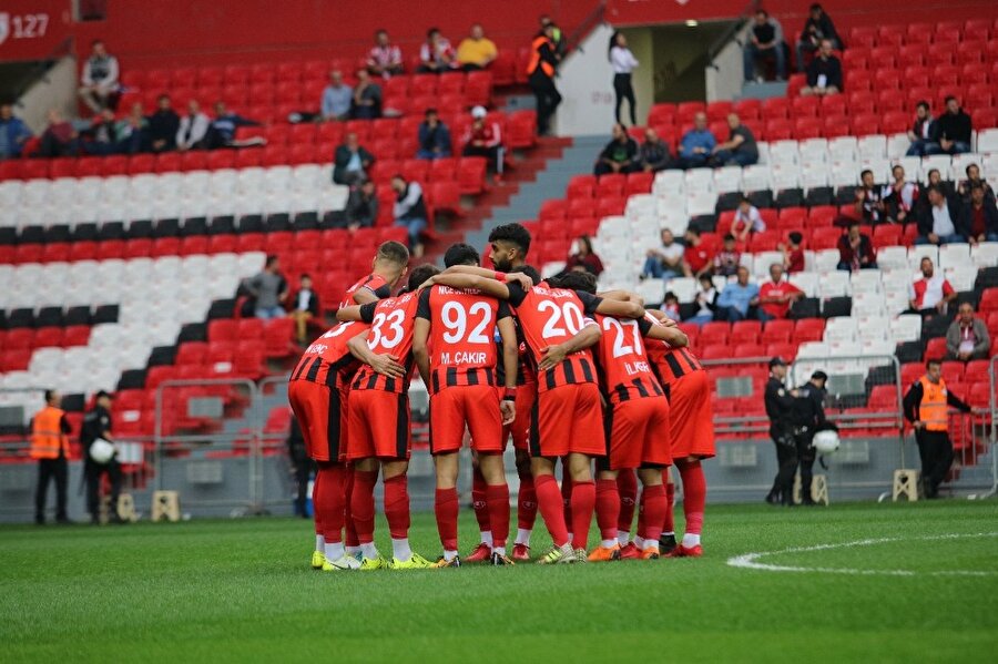 Gaziantepspor, TFF 2. Lig Beyaz Grup'ta son sırada yer alıyor.