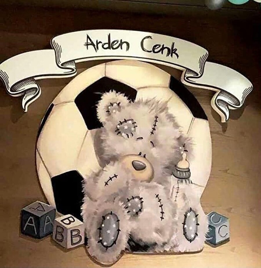 Cenk-Ece Tosun çifti, çocuklarına ’Arden Cenk’ ismini verdi.