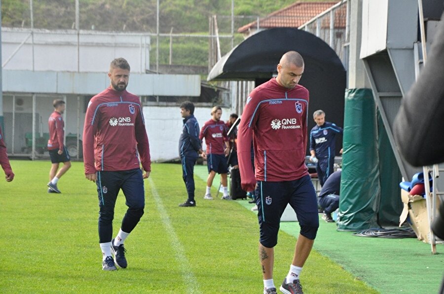 Yeni Malatyaspor karşılaşması için hazırlıklara başlayan Trabzonspor'da Burak Yılmaz, Bursaspor karşılaşmasında yaşanan olayları kast ederek basın mensuplarına laf atti.