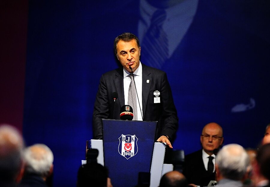 Beşiktaş Başkanı Fikret Orman, Divan Kurulu'nda açıklamalarda bulunuyor.